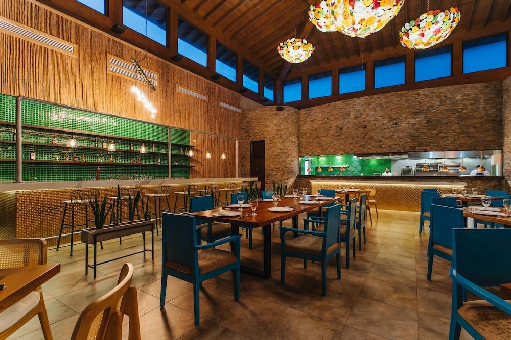 Indura Beach & Golf Resort Curio Collection By Hilton Tela Exterior photo